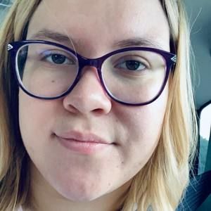 Meet your Posher, Adrianna